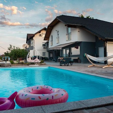 Villa De Luxe Bihac Bagian luar foto