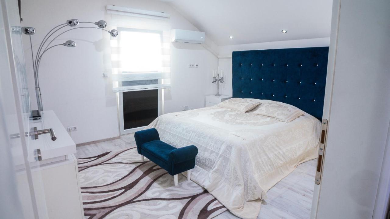 Villa De Luxe Bihac Bagian luar foto