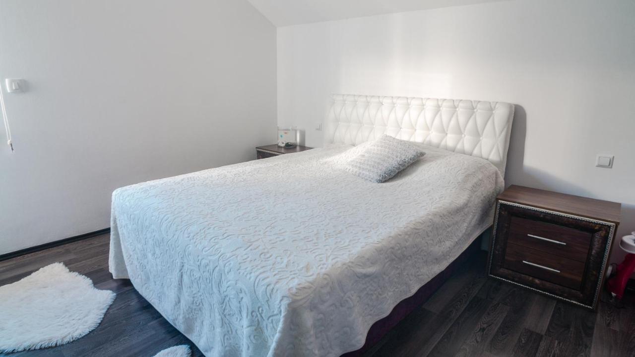 Villa De Luxe Bihac Bagian luar foto