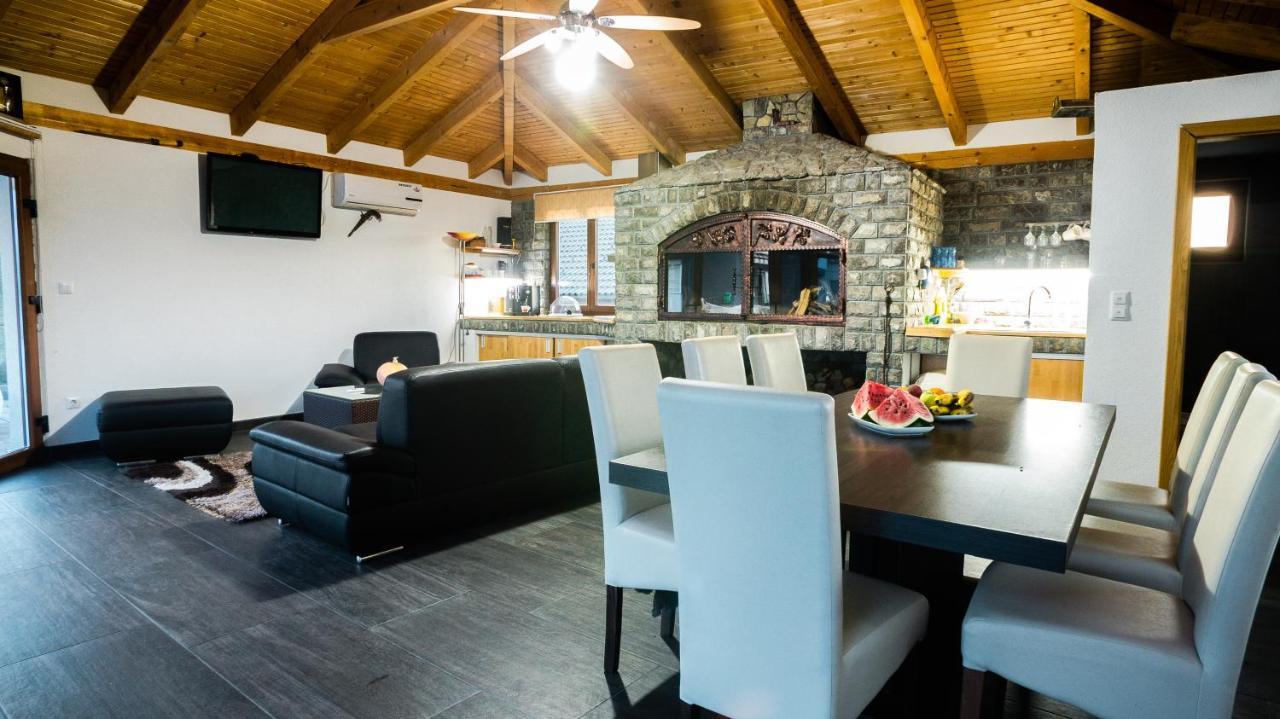 Villa De Luxe Bihac Bagian luar foto